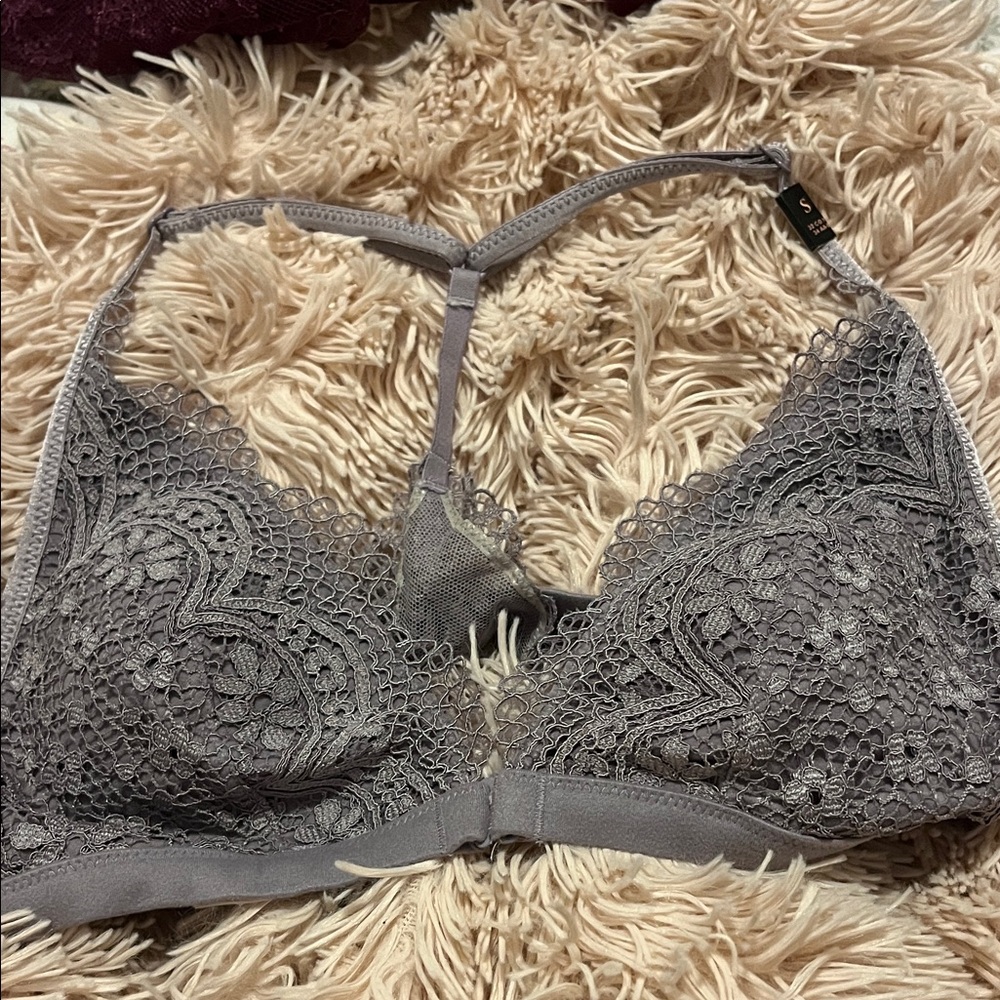 Elegant Lace Bralette in Gray